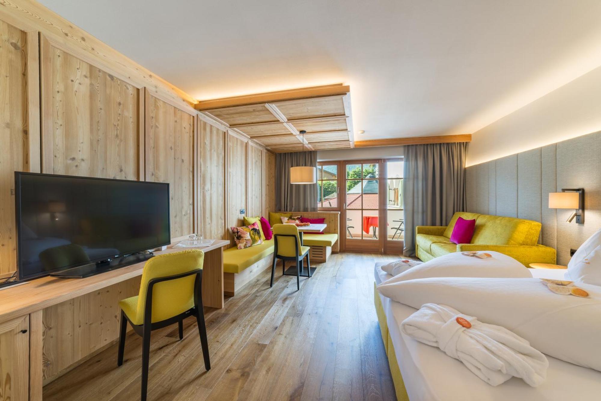 Mirabell Dolomites Hotel - Luxury Ayurveda & Spa Valdaora Esterno foto