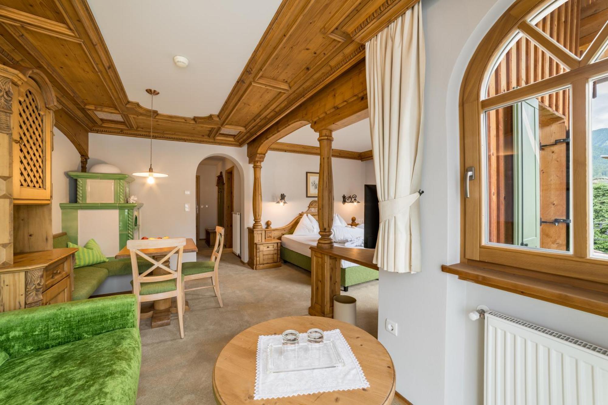 Mirabell Dolomites Hotel - Luxury Ayurveda & Spa Valdaora Esterno foto