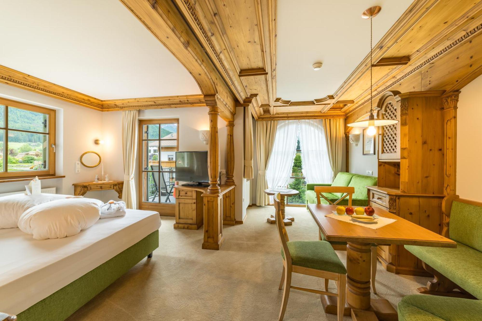 Mirabell Dolomites Hotel - Luxury Ayurveda & Spa Valdaora Esterno foto