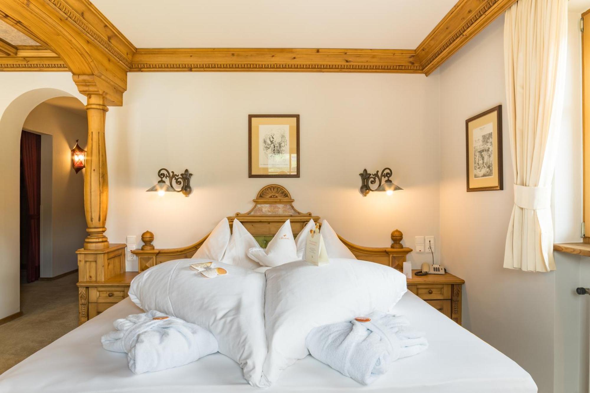 Mirabell Dolomites Hotel - Luxury Ayurveda & Spa Valdaora Esterno foto