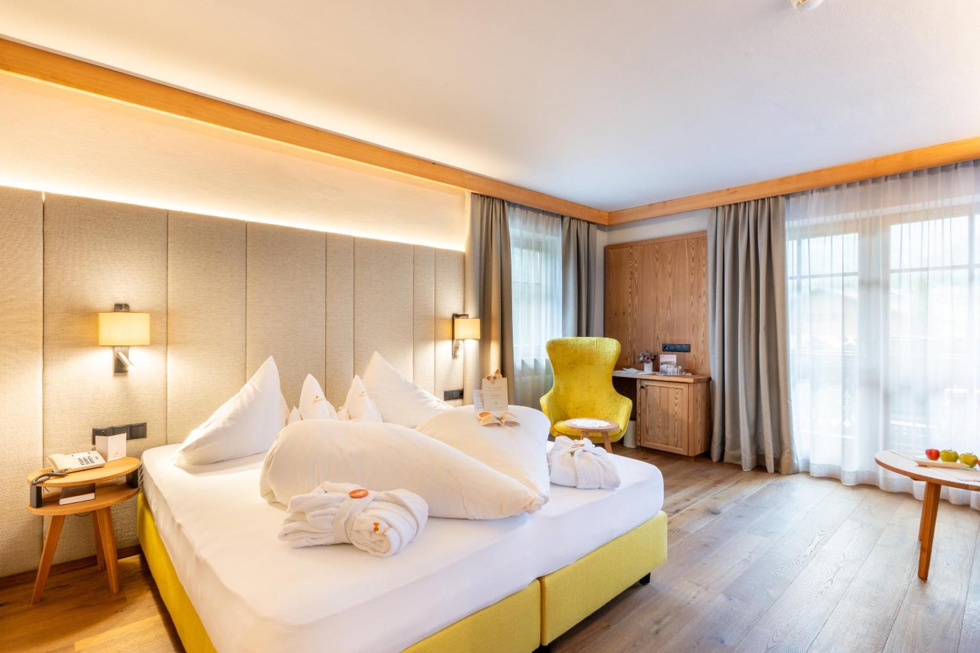 Mirabell Dolomites Hotel - Luxury Ayurveda & Spa Valdaora Esterno foto